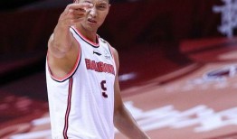 易建联感情爆料最新消息,揭秘他与女友甜蜜时光